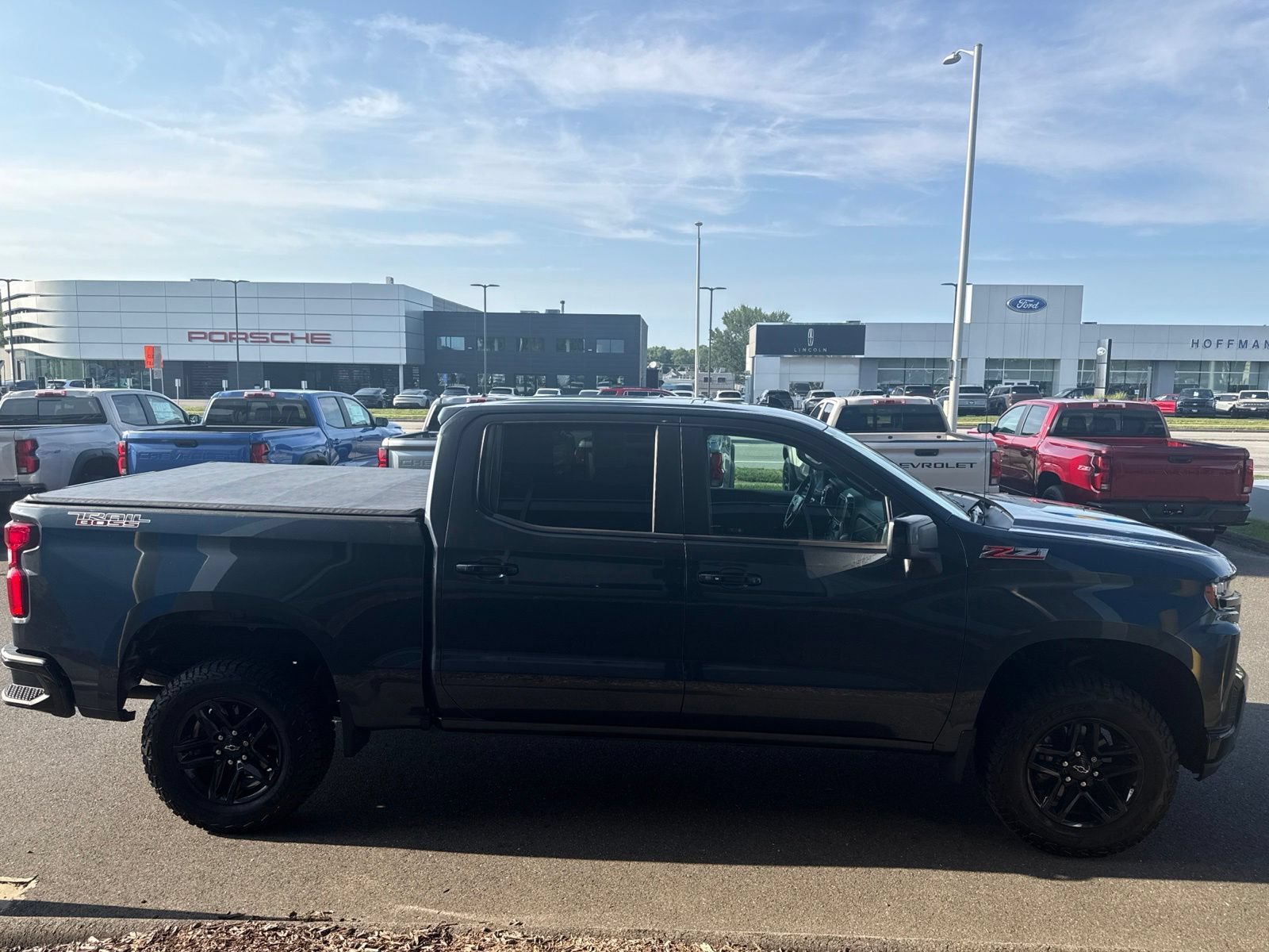 Used 2020 Shadow Gray Metallic Chevrolet LT Trail Boss with Convenience Package - Trailering Package image 5