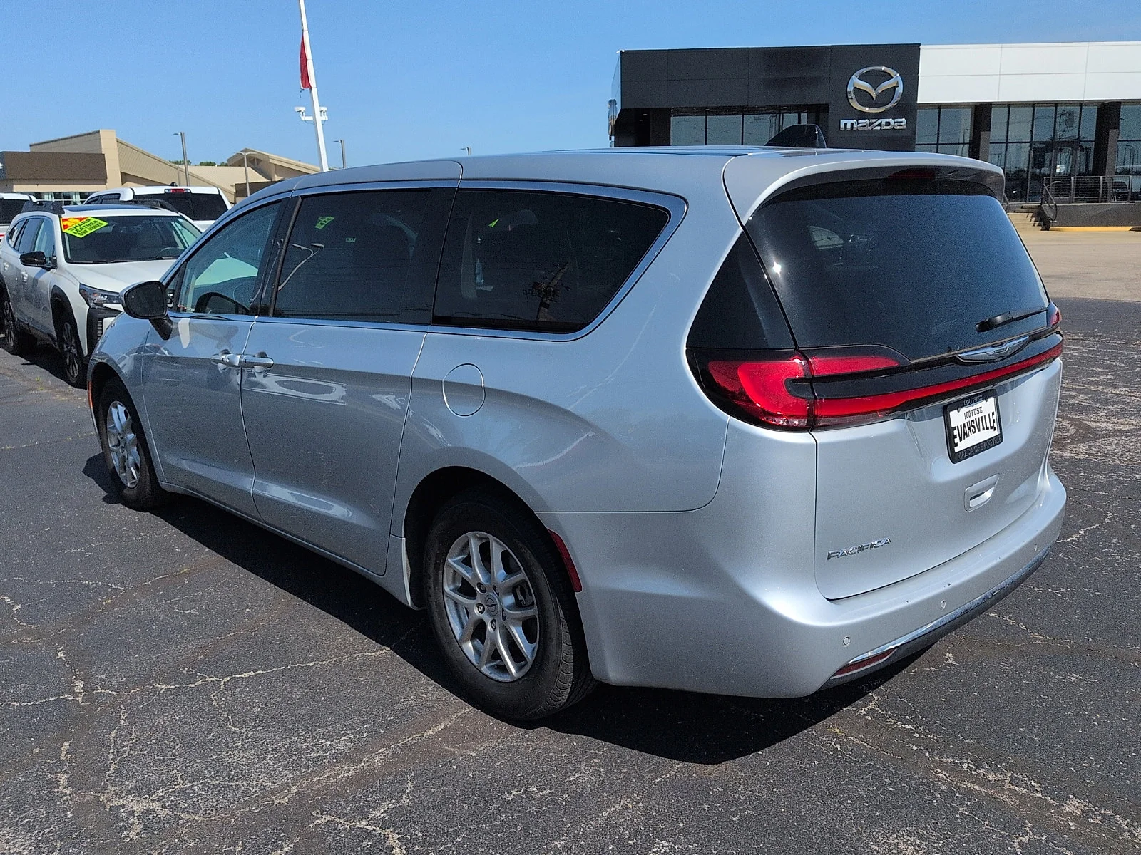 Used 2023 Silver Mist Clearcoat Chrysler Touring L image 5