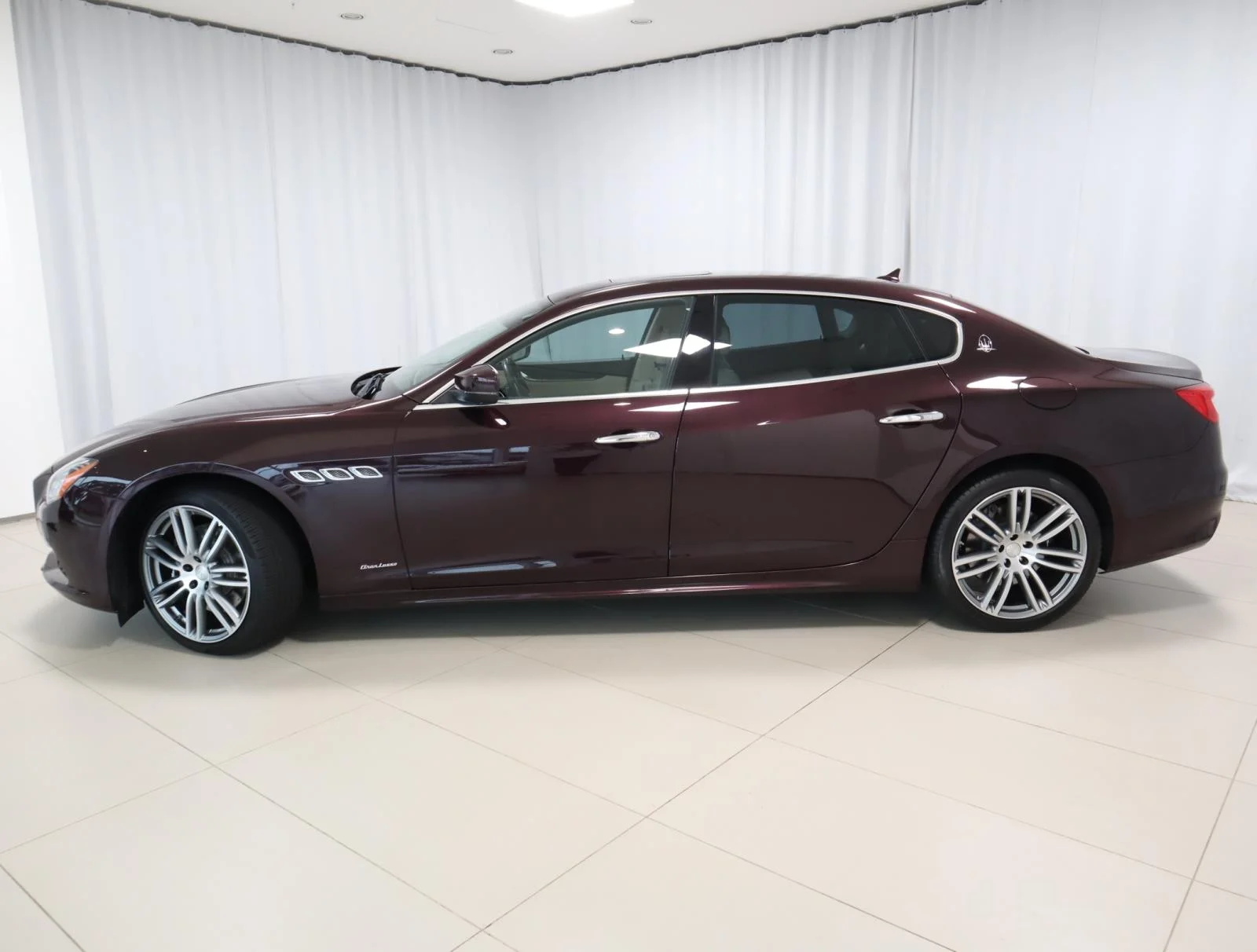 Used 2017 Red Maserati S Q4 GranLusso 3.0L image 2