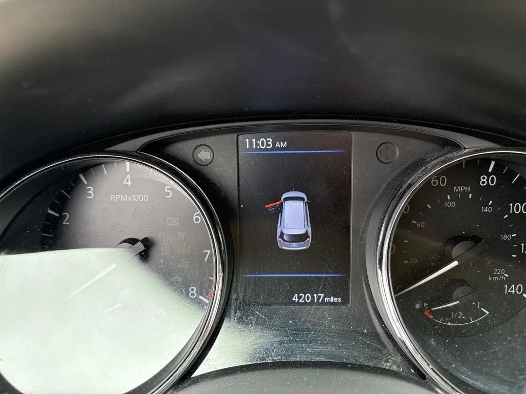 Used 2019 White Nissan SL image 7