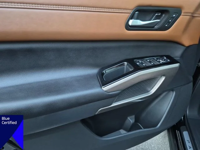 Used 2025 Black Nissan Platinum image 12