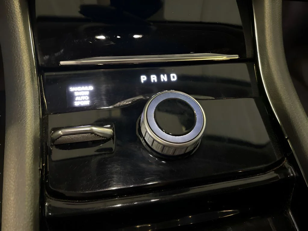 Used 2023 Diamond Black Crystal Pearl Jeep Limited image 14