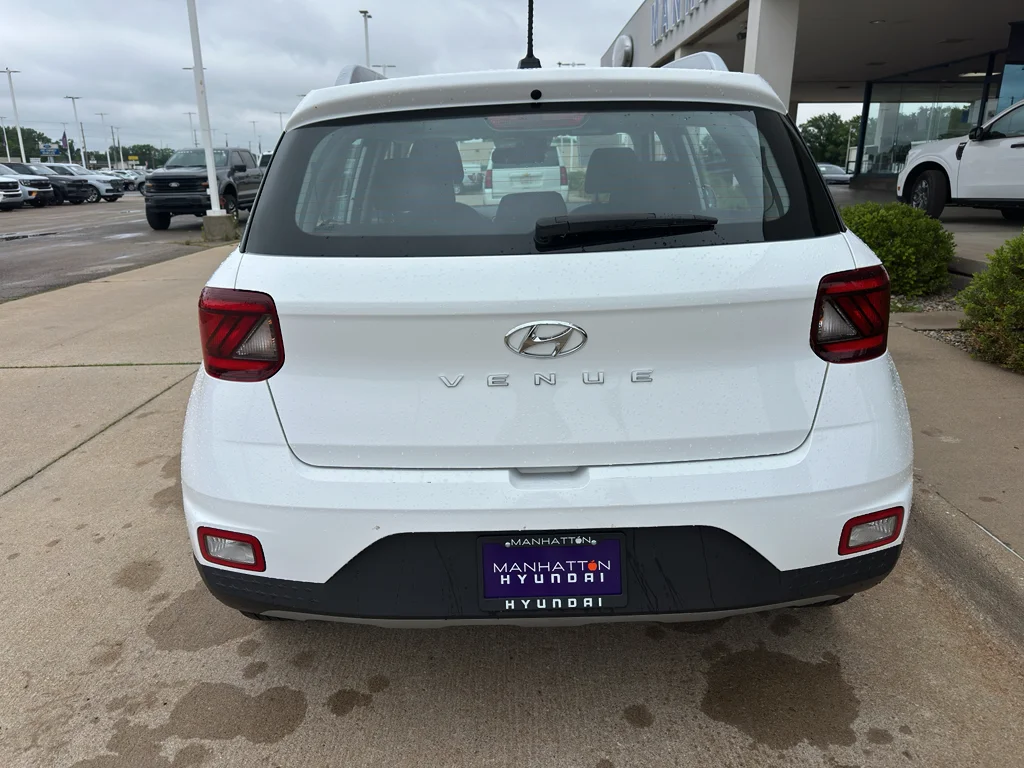Used 2025 Onyx Black Hyundai SEL image 9