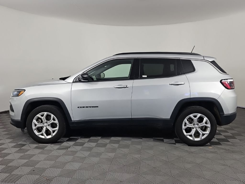 Used 2024 Silver Jeep Latitude image 1