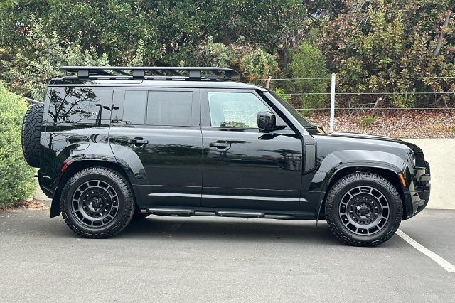 New 2026 Narvik Black Land Rover  image 6