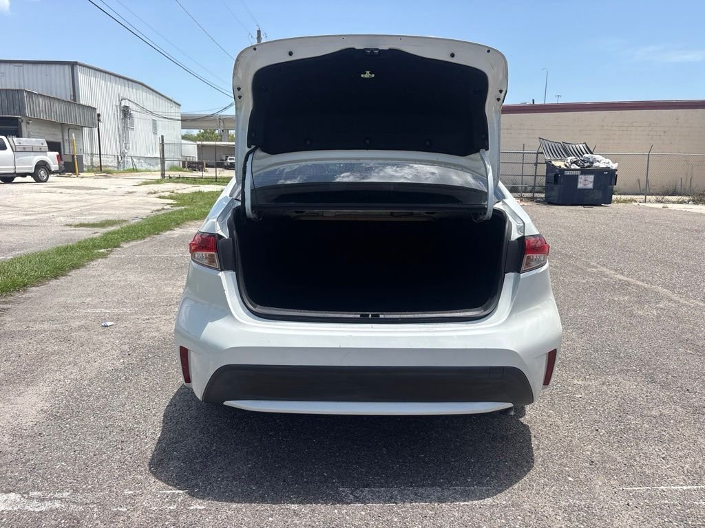 Used 2020 White Toyota LE image 13
