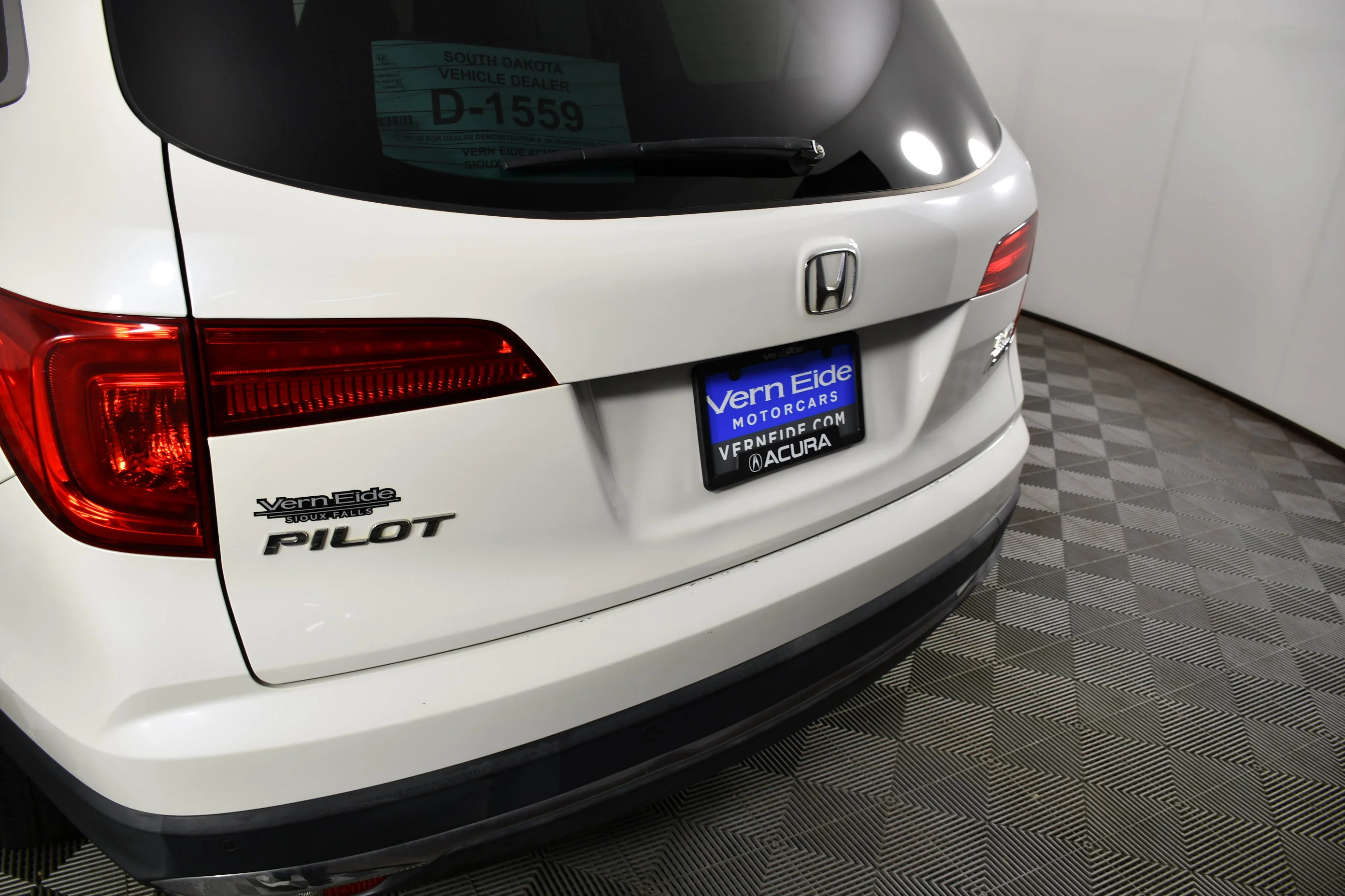 Used 2017 White Honda Elite image 15