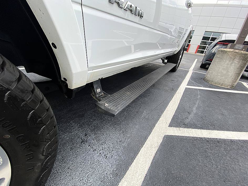 Used 2022 Bright White Clearcoat Ram Laramie image 28