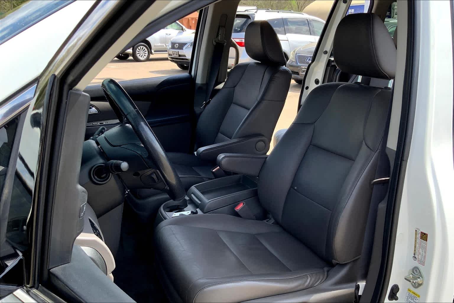 Used 2014 White Diamond Pearl Honda Touring image 8