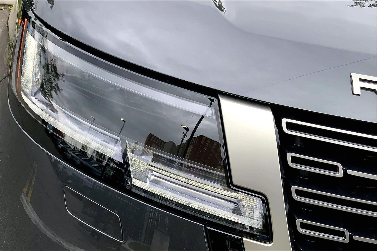 New 2027 Carpathian Grey Land Rover SE image 13