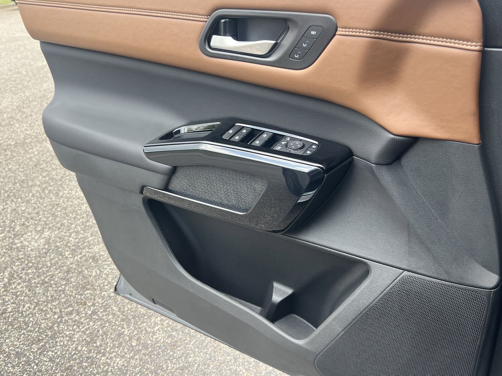 New 2026 Gray Nissan Platinum image 16