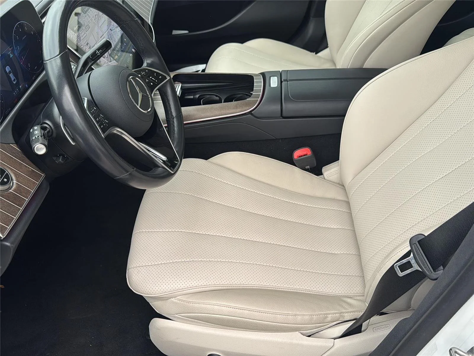 Used 2025  Mercedes-Benz E 350 image 19