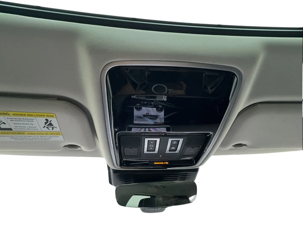 Used 2021 Black Land Rover S image 43