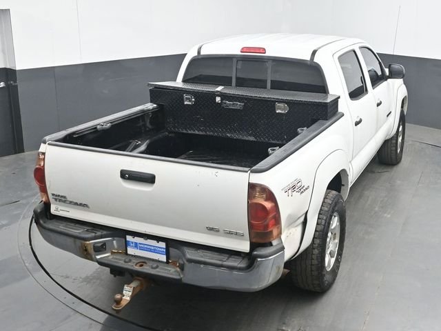 Used 2008 White Toyota Base image 32