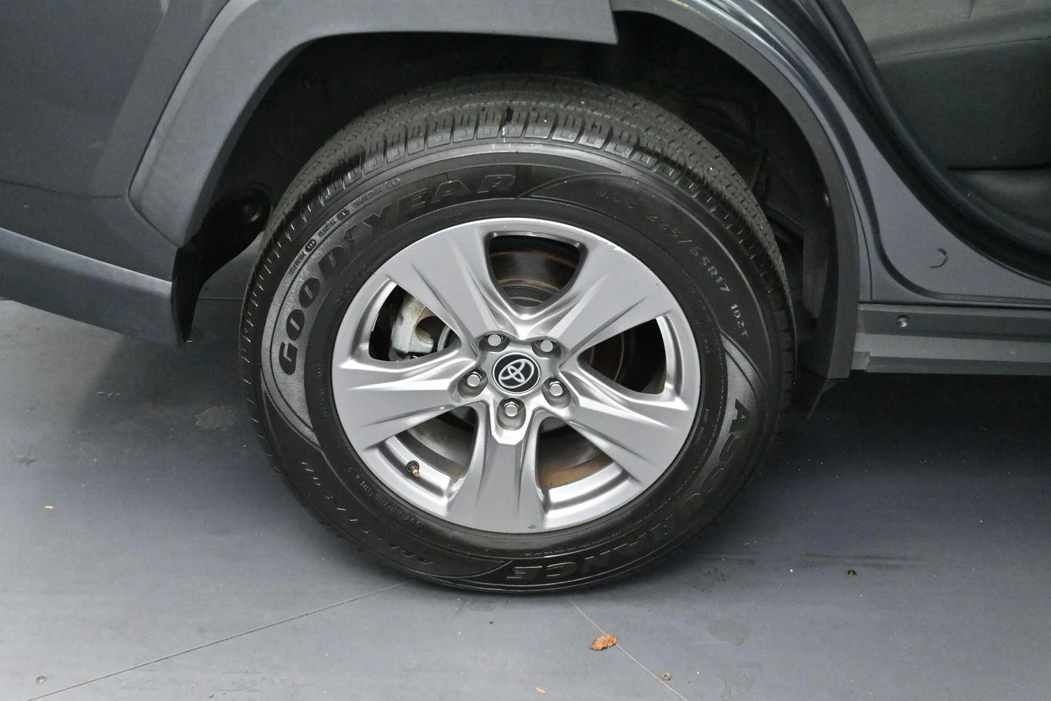 Used 2022 Magnetic Gray Metallic Toyota XLE image 33
