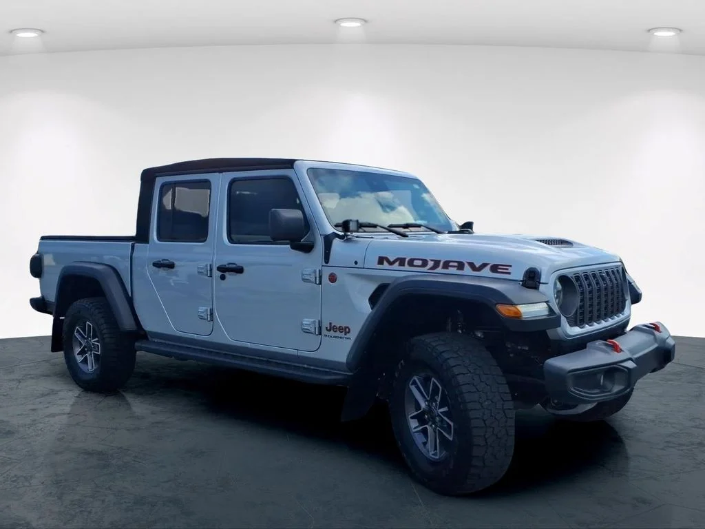 Used 2024 Silver Jeep Mojave image 5