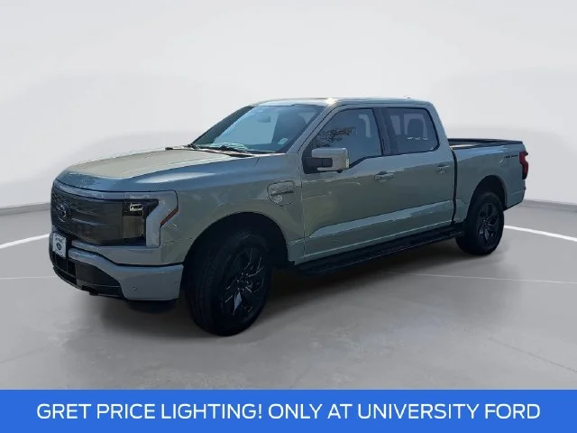 Used 2023 White Ford Lariat image 7