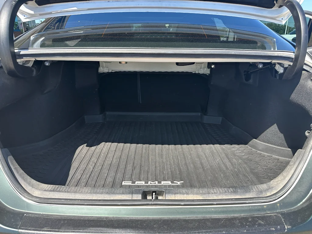 Used 2022  Toyota XSE V6 image 6