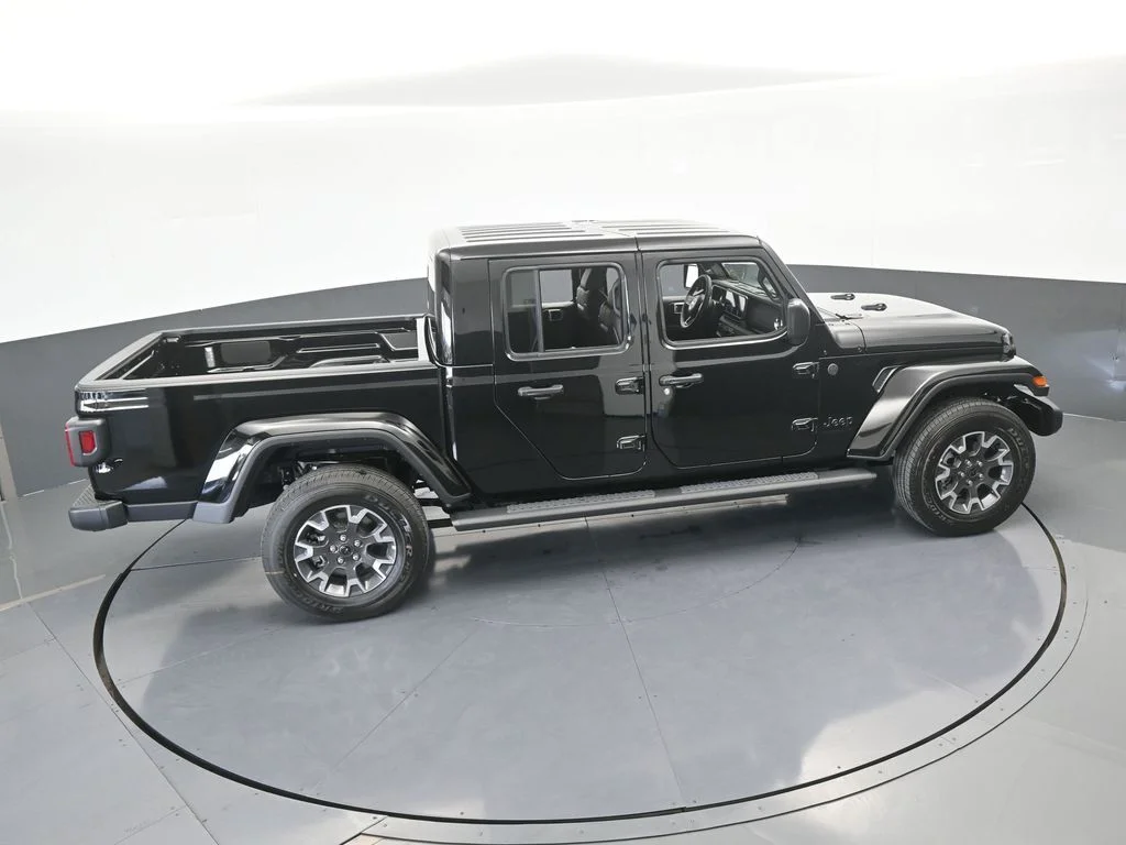 New 2026 Black Clear-Coat Exterior Paint Jeep Sahara image 47