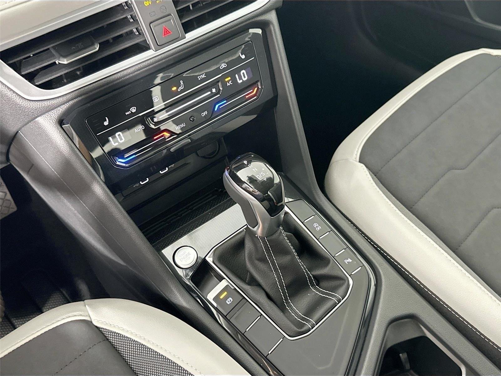 2025 Volkswagen Taos SE - Photo 13