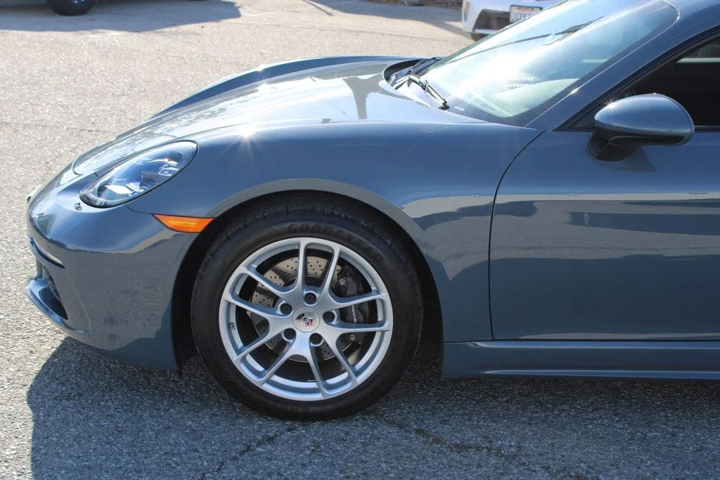 Used 2018  Porsche Base image 7