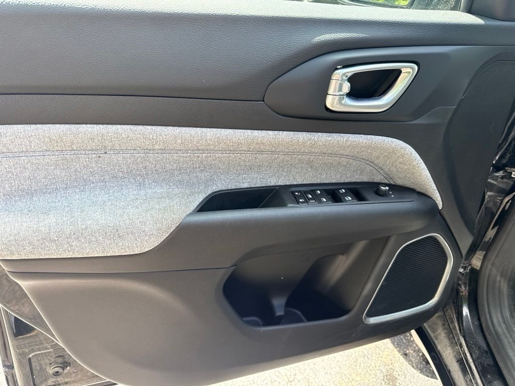 Used 2023 Black Jeep Latitude image 20