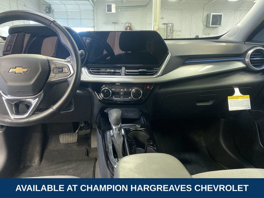 Used 2024 Summit White Chevrolet LT image 27
