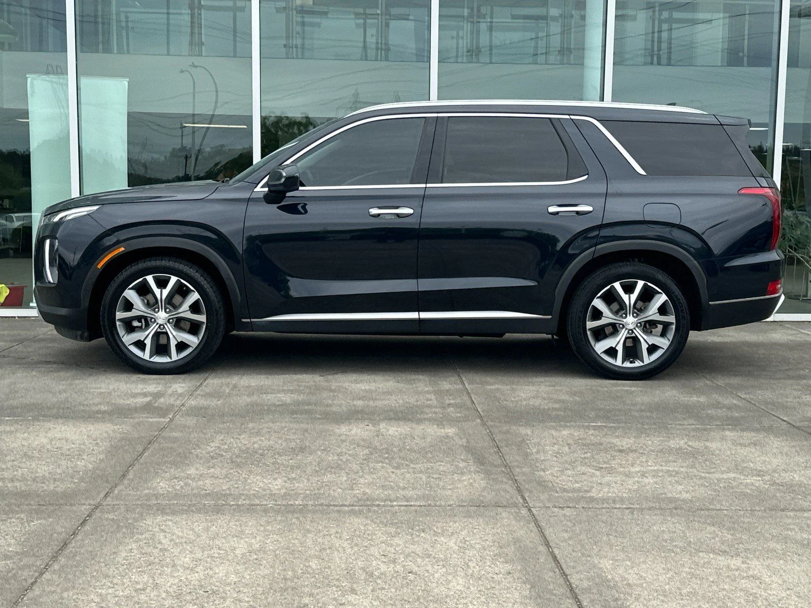 Used 2021 Moonlight Cloud Hyundai SEL image 6