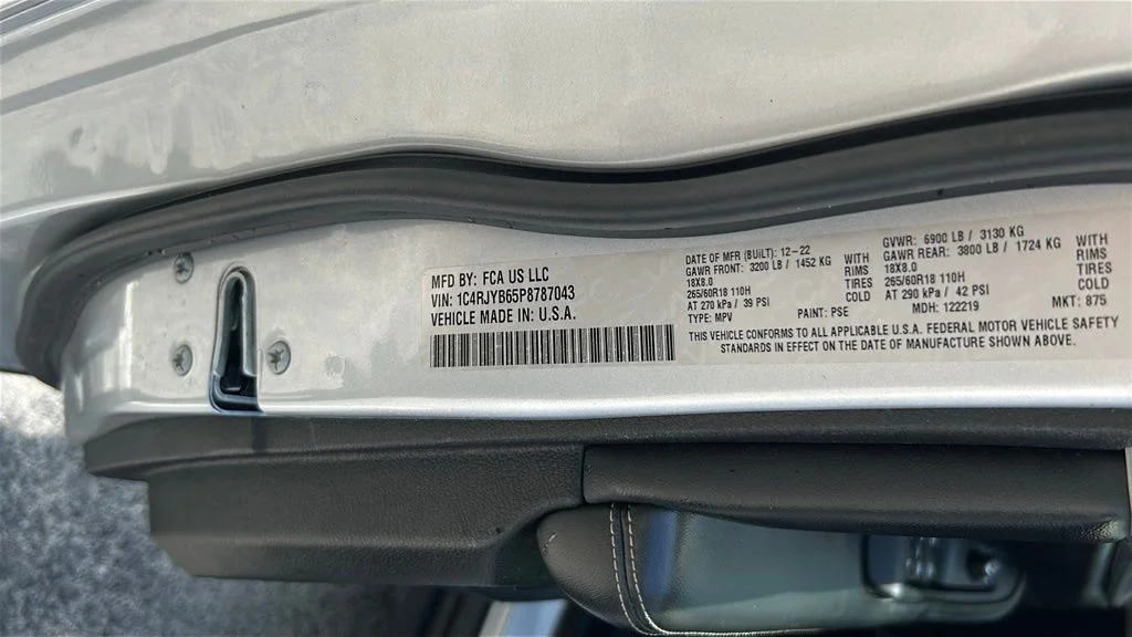 Used 2023 Silver Jeep 4xe image 57