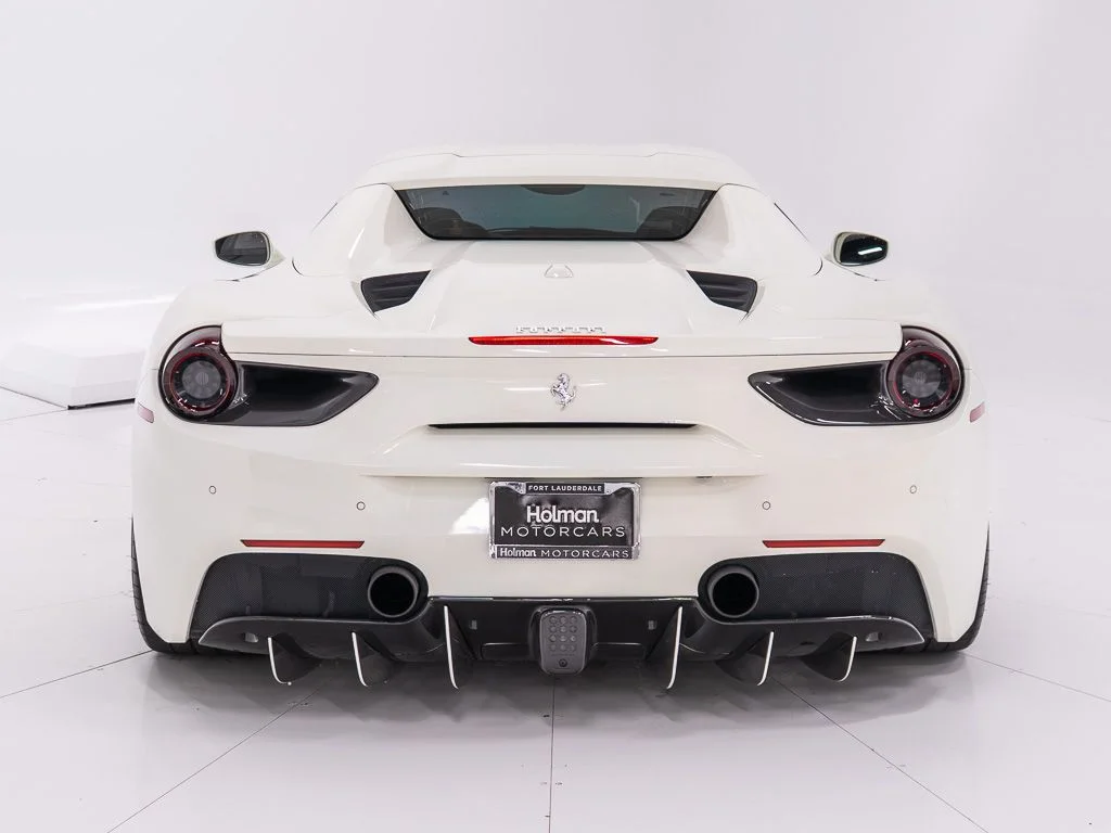 Used 2018 Bianco Avus Ferrari  image 13