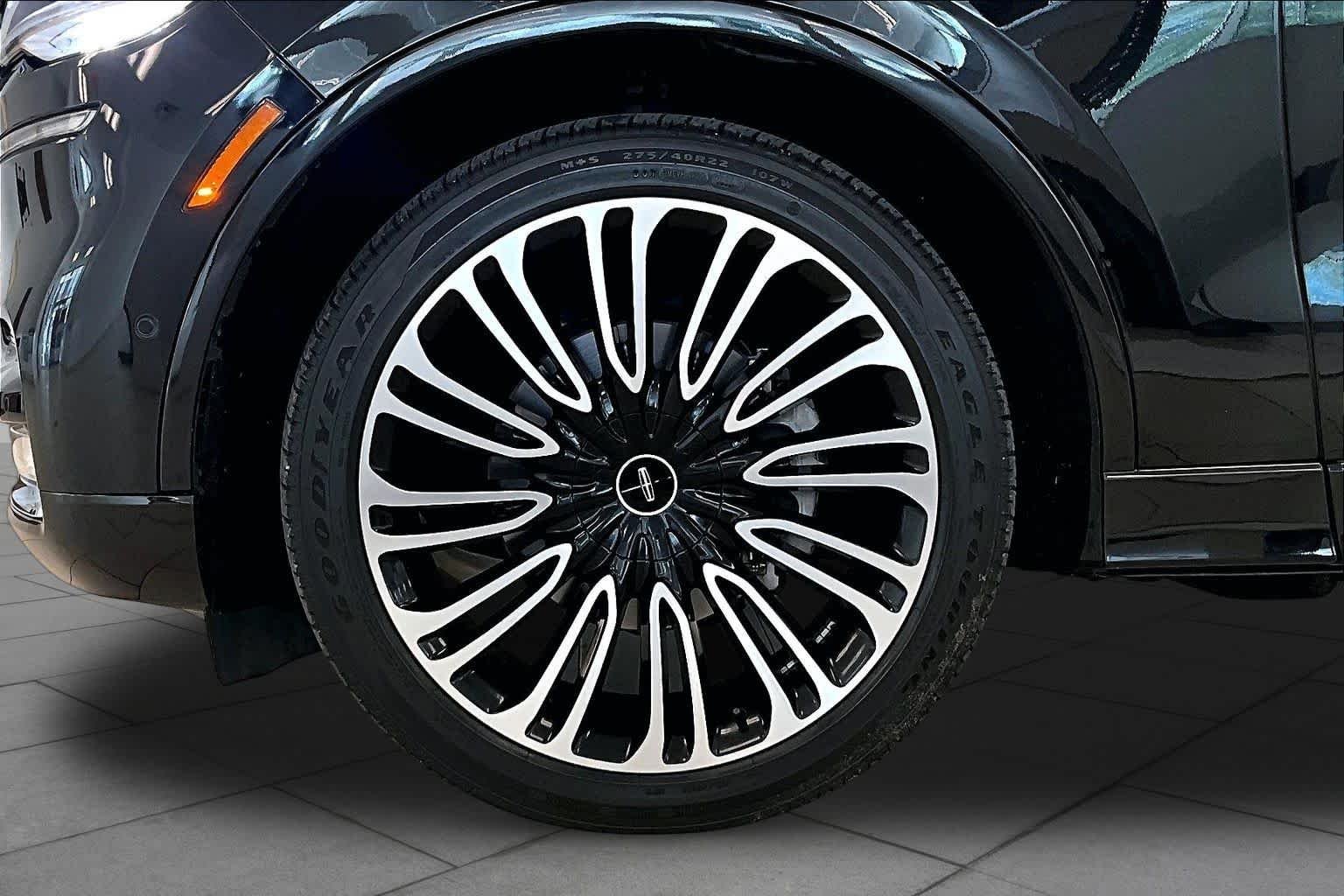 Used 2023 Infinite Black Metallic Clearcoat Lincoln Black Label image 10
