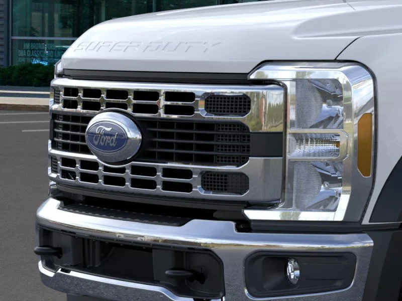 New 2025 Oxford White Ford F-550® XL image 27