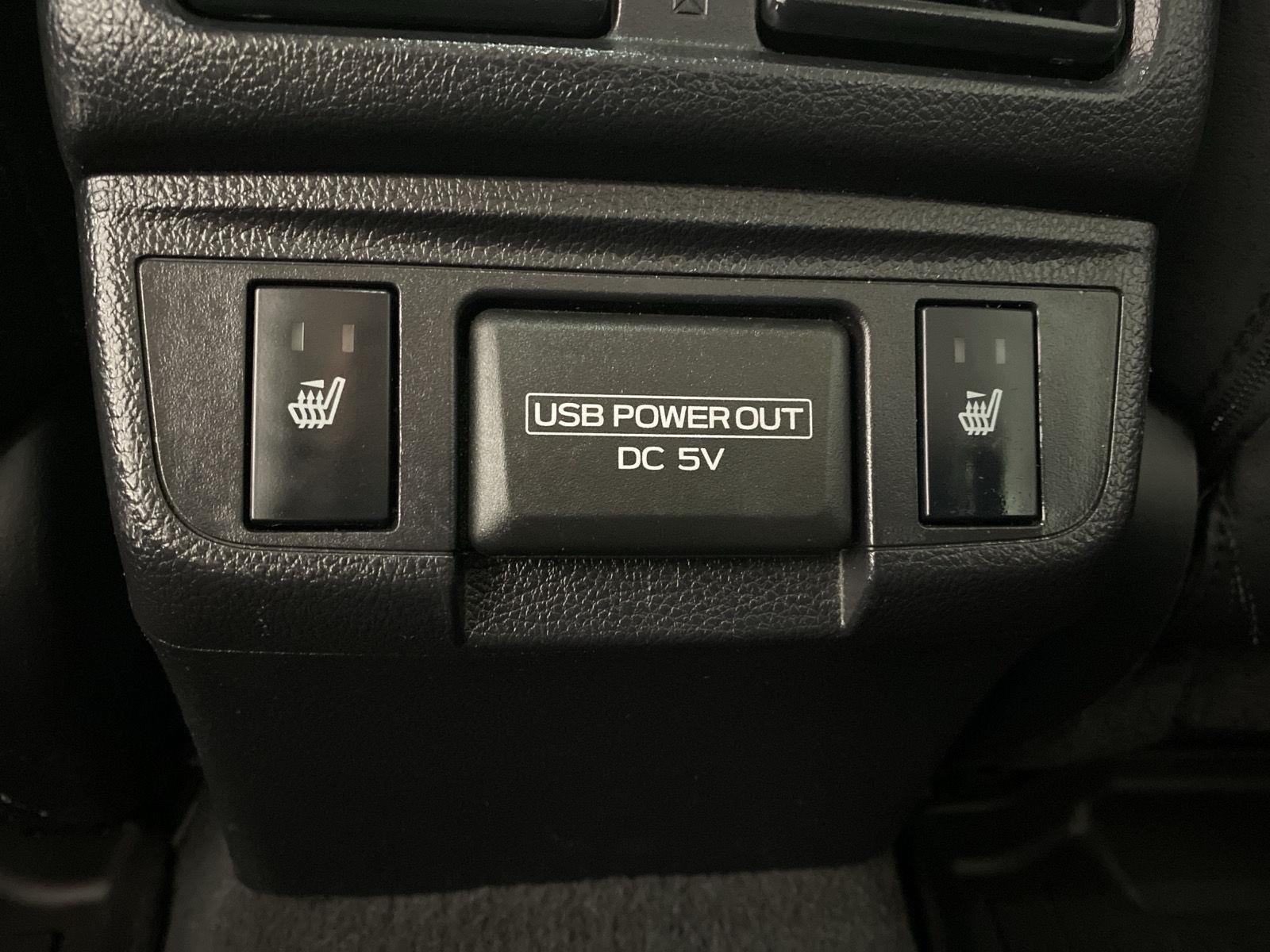 Used 2018 Ice Silver Metallic Subaru Limited image 28