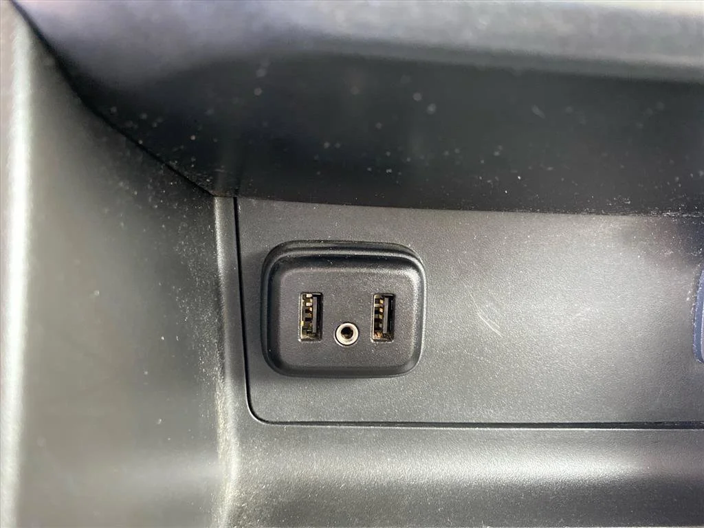 Used 2019 Summit White GMC 4WD SLE image 13