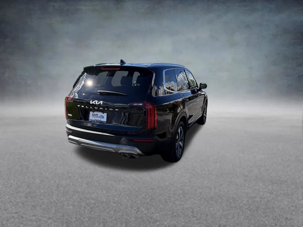 Used 2022 Black Kia EX image 5