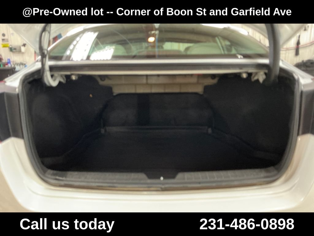Used 2012 White Kia EX image 22