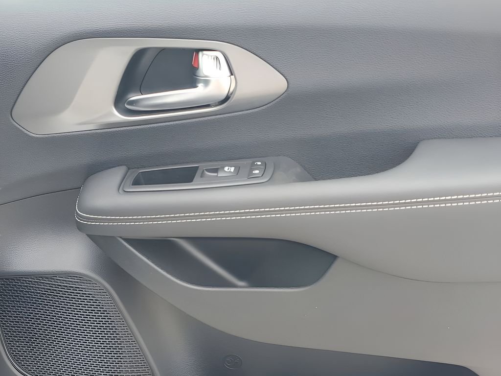 2026 Chrysler Voyager LX - Photo 42