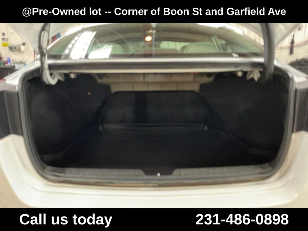 Used 2012 White Kia EX image 22