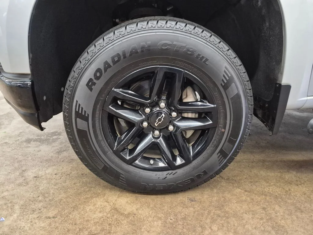 Used 2019 Silver Ice Metallic Chevrolet LT Trail Boss image 11