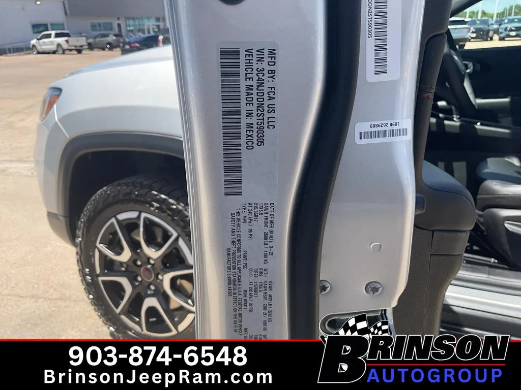 Used 2025 Silver Zynith Metallic Clearcoat Jeep Trailhawk image 32