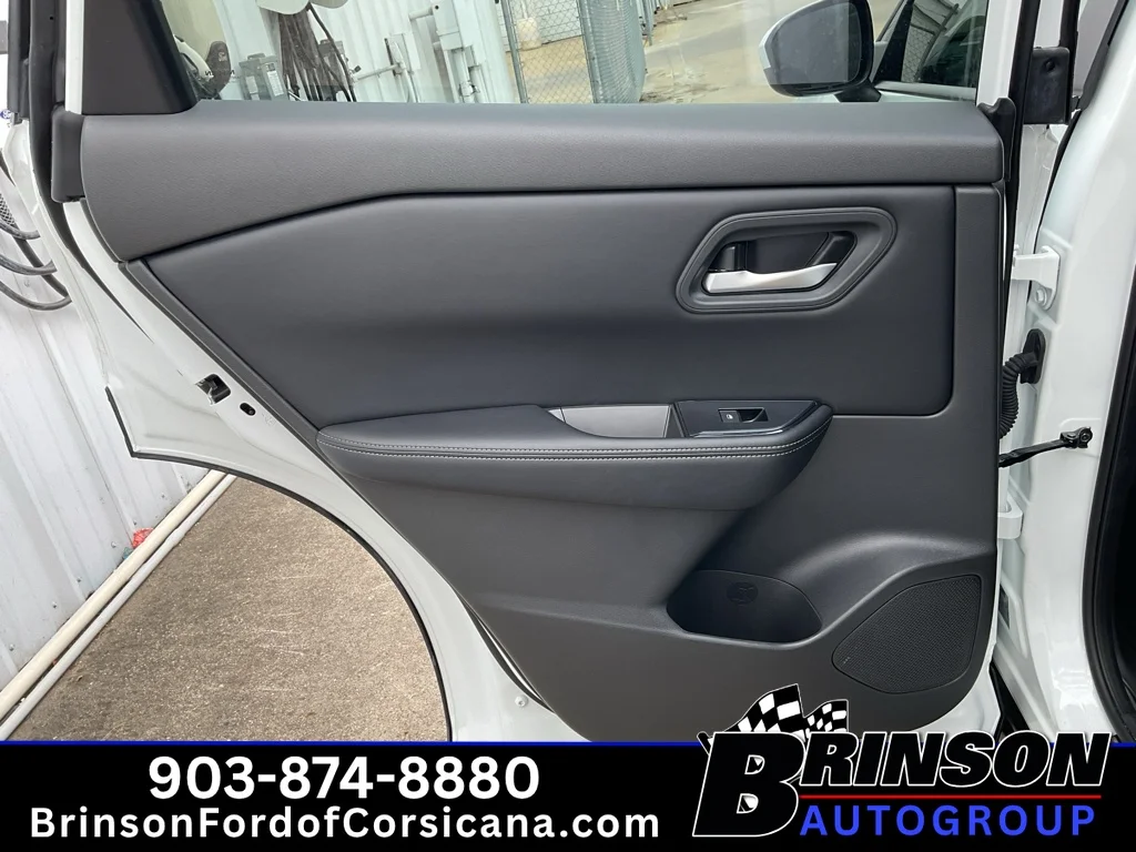Used 2025 Everest White Pearl Nissan SV image 16