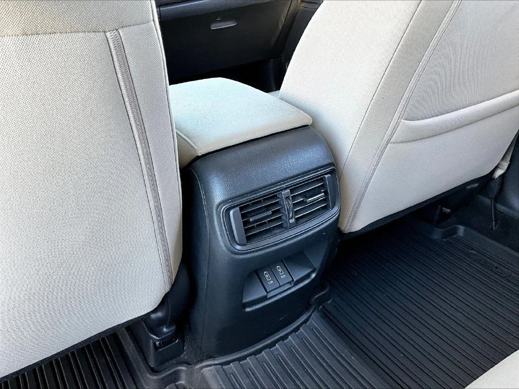 Used 2022 White Honda EX image 10