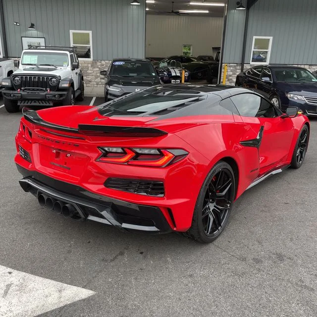 Used 2025 Red Chevrolet Z06 image 2