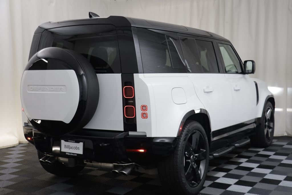 Certified Used 2025 White Land Rover X-Dynamic SE image 18