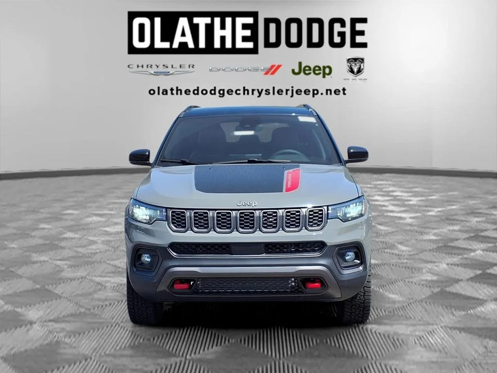 New 2026 Sting-Gray Clear-Coat Exterior Paint Jeep Trailhawk image 30