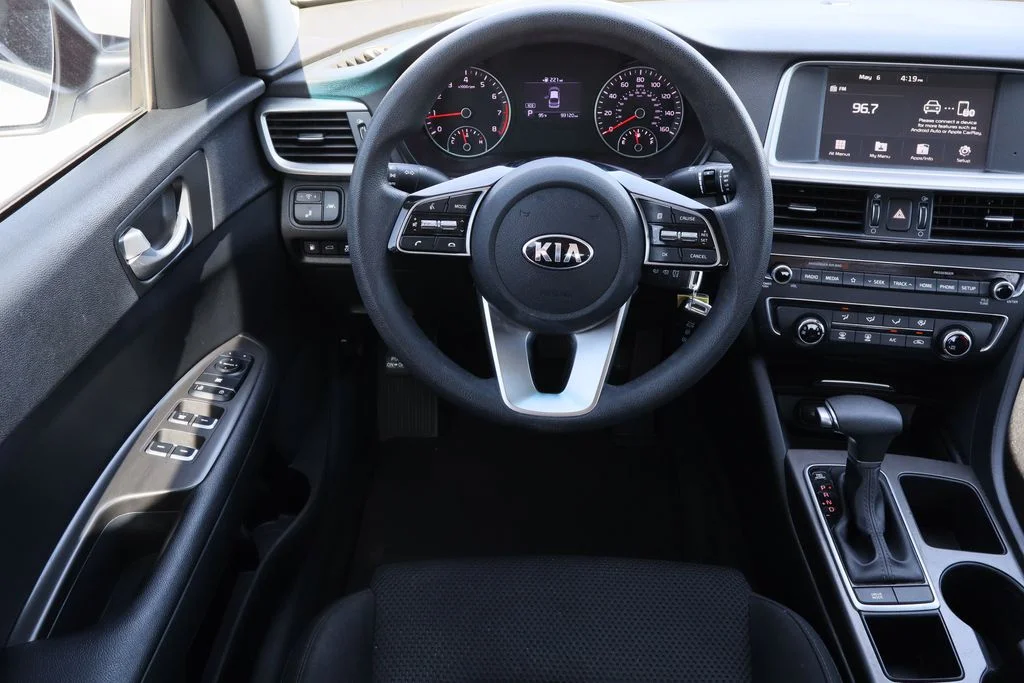 Used 2019 White Kia LX image 22