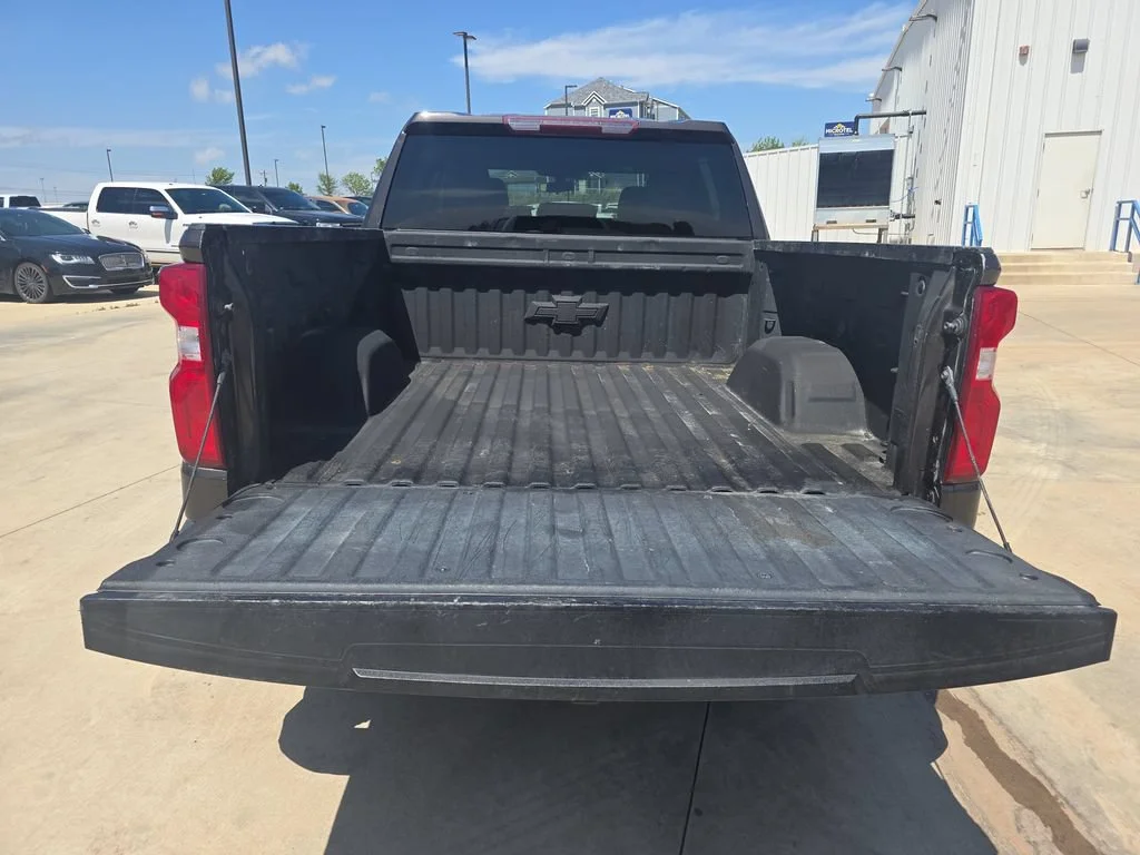 Used 2021 Oxford Brown Metallic Chevrolet RST image 12