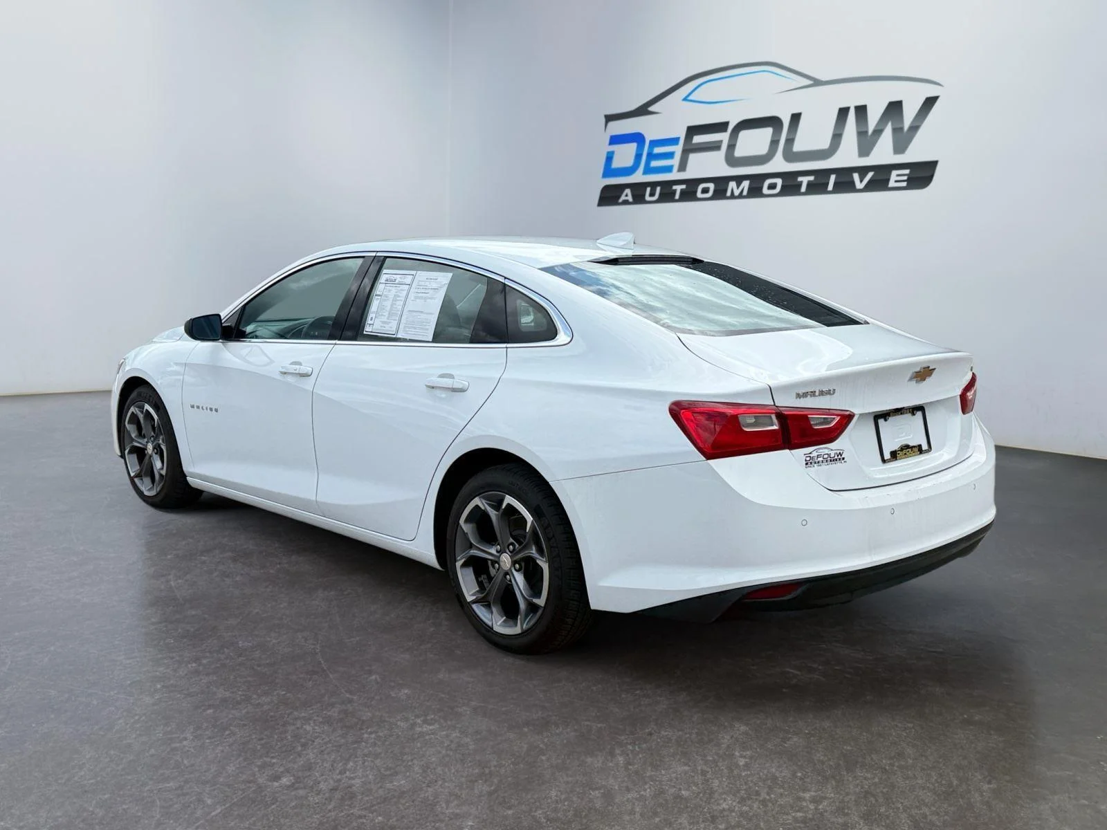 Used 2024 Summit White Chevrolet 1LT image 5