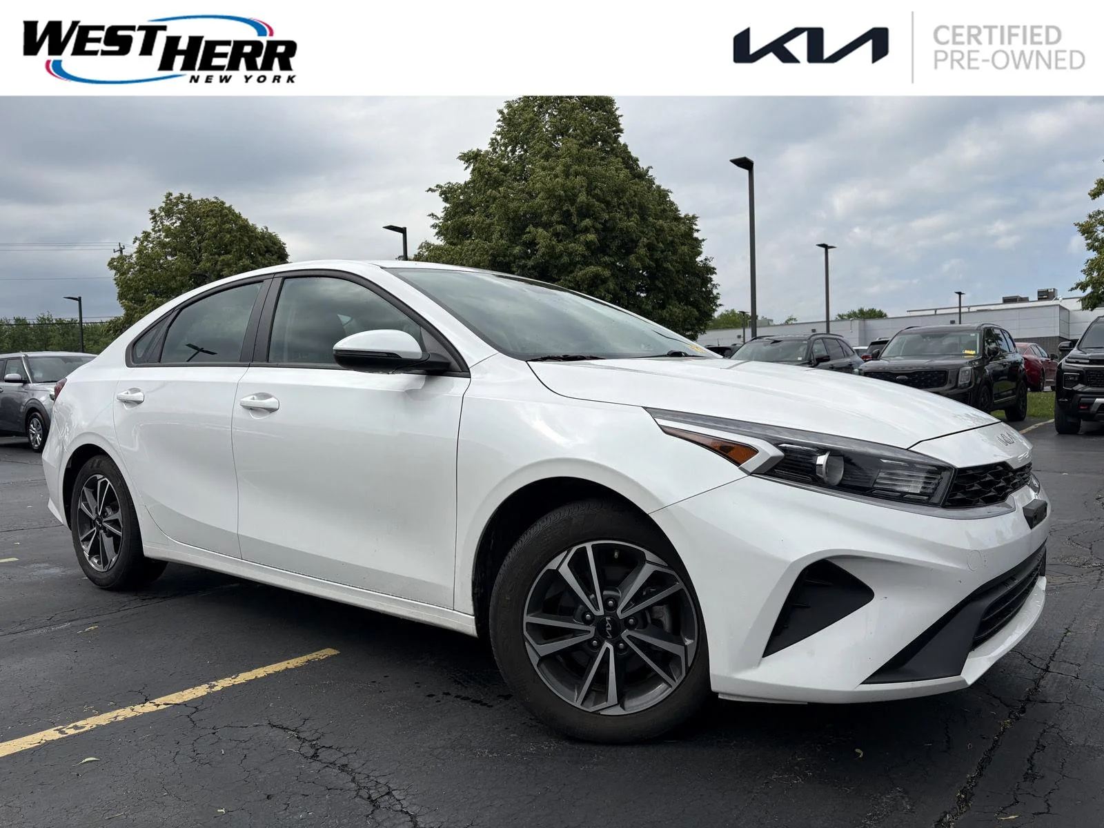 2023 Kia Forte LXS AT's photo