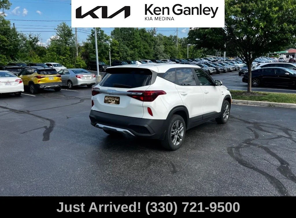 Certified Used 2022 White Kia LX image 5
